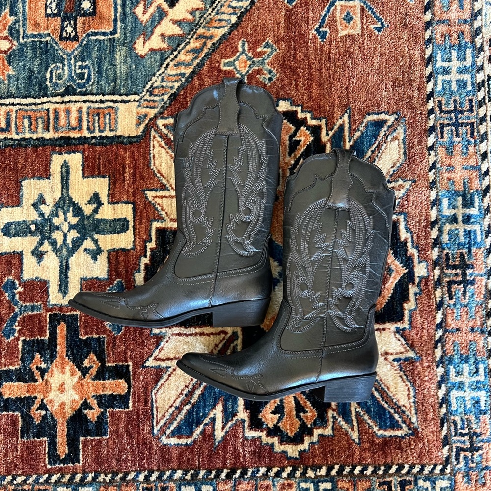 Coconuts by Matisse Cimmaron black boots